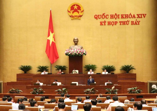 Dirigentes vietnamitas rinden cuentas sobre temas a su cargo ante el Parlamento - ảnh 1