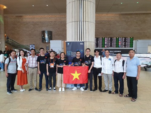 Alumnos vietnamitas ganan tres oros y dos platas en Olimpiada Internacional de Física en Israel - ảnh 1