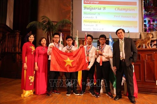 Alumnos vietnamitas ganan 4 medallas de oro en Competencia Internacional de Matemáticas - ảnh 1