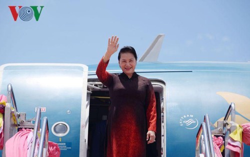 Presidenta del Parlamento vietnamita arriba a Tailandia - ảnh 1