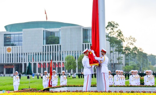 El pueblo vietnamita recuerda el pasado heroico del país en ocasión del Día de la Independencia - ảnh 1
