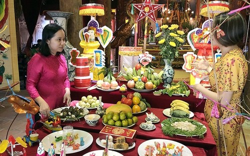 Animado ambiente de la Fiesta del Medio Otoño en Hanói - ảnh 1