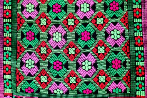 El tradicional arte de tejer de la etnia Tay en Cao Bang - ảnh 2
