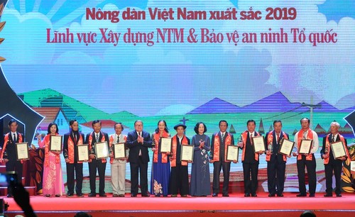 Honran a los agricultores más destacados de Vietnam en 2019 - ảnh 1