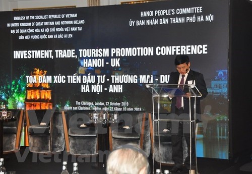 Hanói ofrece en Londres un coloquio sobre promoción de inversiones, comercio y turismo - ảnh 1