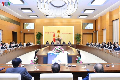 Presidenta del Parlamento vietnamita aplaude contribuciones de intelectuales destacados del país - ảnh 1