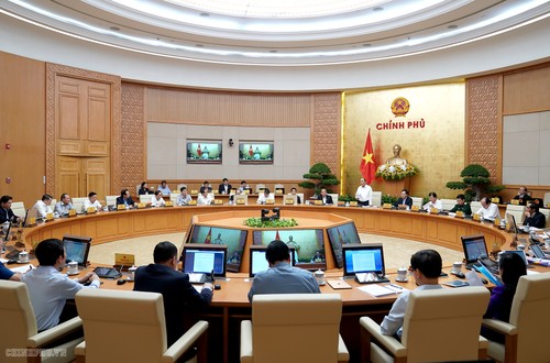 Premier vietnamita preside la reunión gubernamental del mes de octubre - ảnh 1