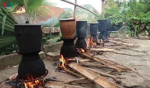 El “ninh”, un utensilio familiar pero sagrado de la etnia Thai - ảnh 2