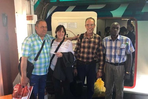 Liberan a cuatro médicos cubanos detenidos en Bolivia - ảnh 1