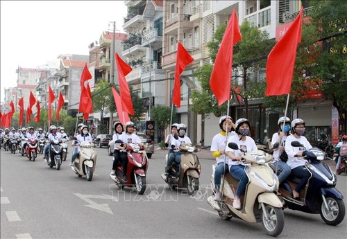 Celebran un mitin por la lucha contra el VIH/SIDA en Bac Giang - ảnh 1