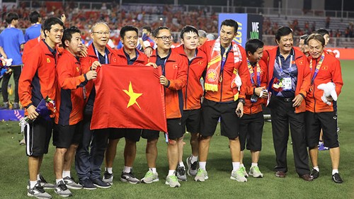 Vietnam recibe bandera de presidencia de Juegos Deportivos del Sudeste Asiático 2021 - ảnh 1