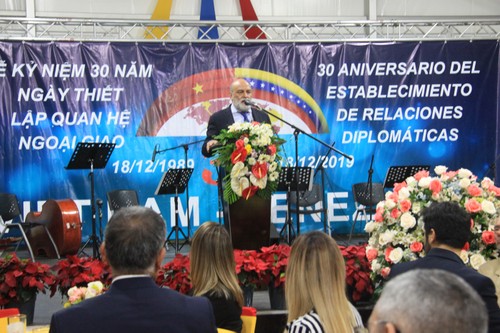 Por sus 30 años de relaciones diplomáticas Venezuela y Vietnam de fiesta decembrina - ảnh 1
