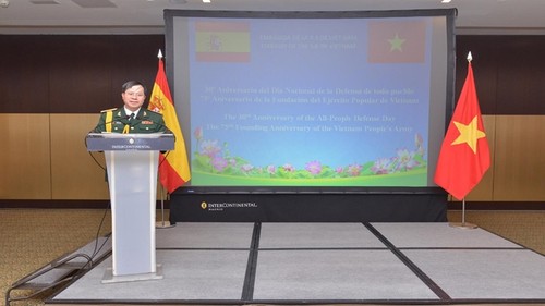 Conmemoran el 75 aniversario de la fundación del Ejército Popular de Vietnam en España - ảnh 1