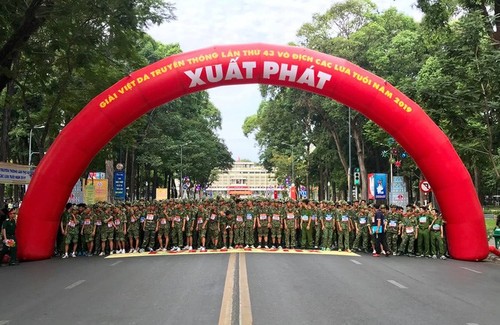 Gran gama de actividades en ocasión del 75 aniversario de la fundación del Ejército Popular de Vietnam - ảnh 1