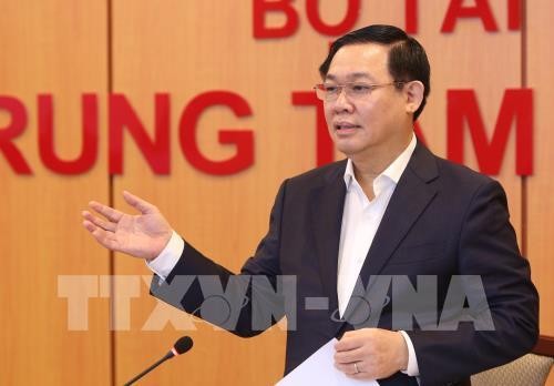 Viceprimer ministro vietnamita instruye diseño de planes monetarios y financieros  - ảnh 1