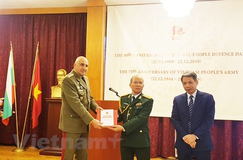 Celebran fundación del Ejército Popular de Vietnam en Bulgaria - ảnh 1
