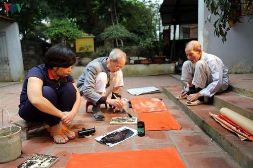 Esfuerzos por restaurar y preservar la pintura tradicional de Kim Hoang - ảnh 3