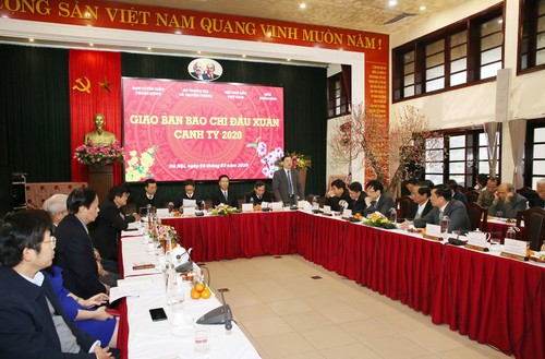 Evalúan trabajo periodístico en saludo al Año Nuevo Lunar en Vietnam - ảnh 1