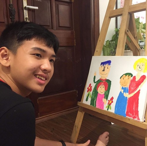 Exposición en línea “Hung Nang” explora el mundo de “artistas” autistas - ảnh 3