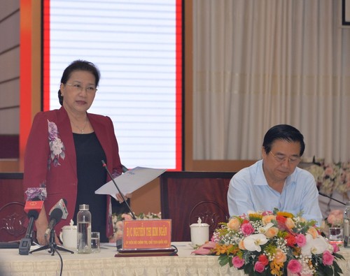 Presidenta del Parlamento vietnamita se reúne con autoridades de Long An - ảnh 1