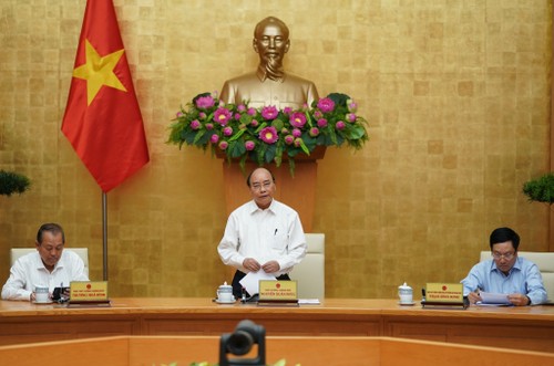 Primer ministro vietnamita pide seguir aplicando estrictas medidas de control del covid-19 - ảnh 1