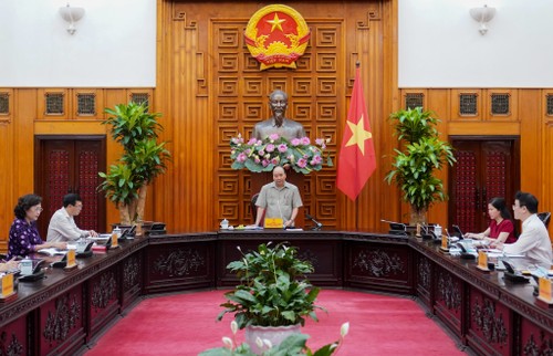 Instan a garantizar los indicadores socioeconómicos y la vida del pueblo vietnamita - ảnh 1