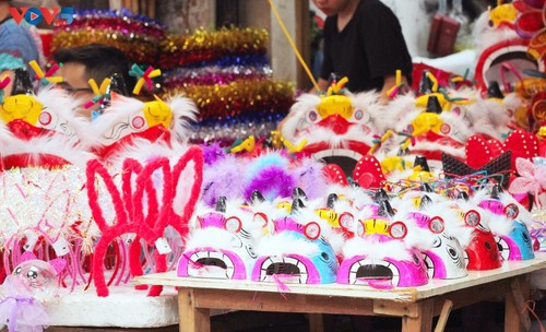 Farolillos multicolores del Festival del Medio Otoño en Hanói - ảnh 4