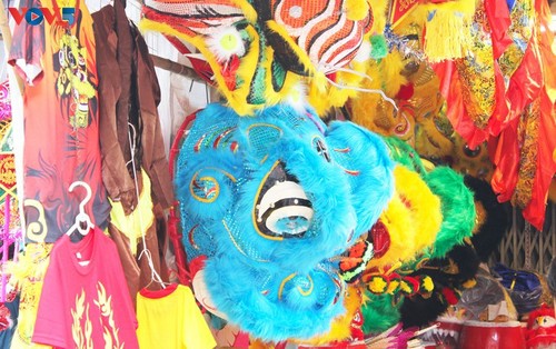 Farolillos multicolores del Festival del Medio Otoño en Hanói - ảnh 5