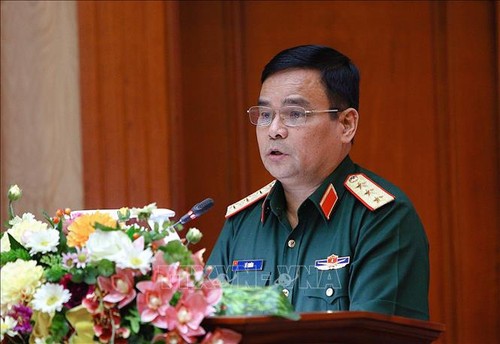 Realizan cinco vuelos para transportar asistencias a las zonas afectadas por inundaciones en el centro vietnamita - ảnh 1
