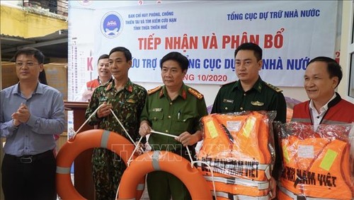 Entidades vietnamitas coordinan la distribución de asistencias a provincias centrales - ảnh 1