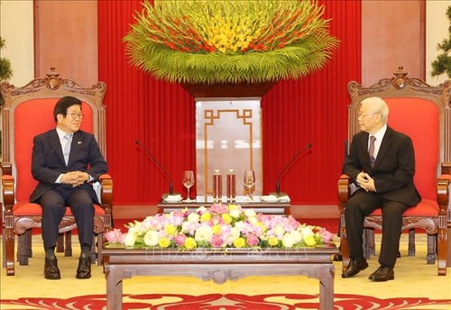Máximo líder vietnamita se reúne con el jefe del Parlamento surcoreano en Hanói - ảnh 1