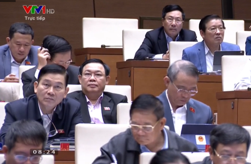 Prosiguen los debates sobre la situación socioeconómica en el seno del Parlamento vietnamita - ảnh 1