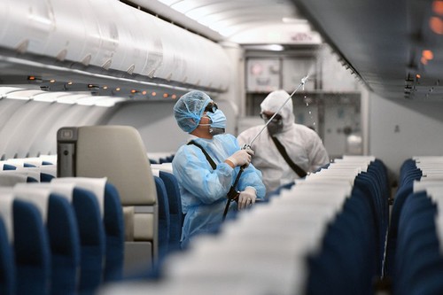 Vietnam pide suspender temporalmente los vuelos desde países con la nueva variante del coronavirus - ảnh 1