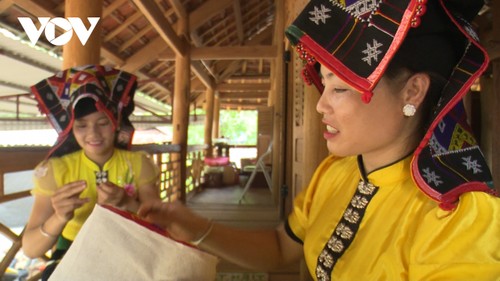 La provincia de Son La conserva la cultura tradicional de la etnia Thai - ảnh 1