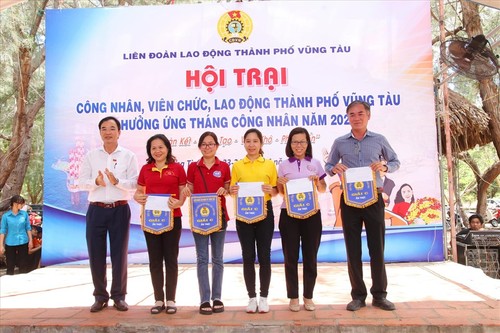 Localidades vietnamitas se suman al Mes del Obrero 2021 - ảnh 1