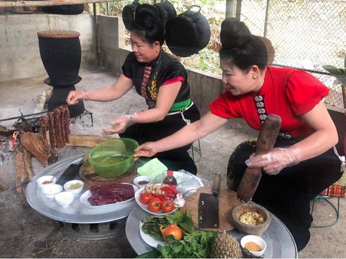 Platos de búfalo, una particularidad culinaria de la etnia Thai - ảnh 1