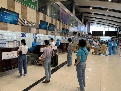 Vuelo de Vietnam Airlines lleva a casi 200 trabajadores de la salud a la Ciudad Ho Chi Minh - ảnh 1