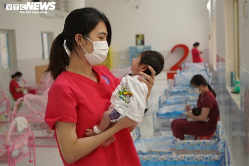 Centro HOPE, un techo para bebés de madres infectadas con covid-19 en Ciudad Ho Chi Minh - ảnh 1