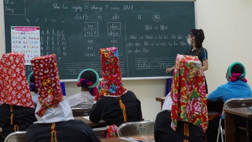 Clases de alfabetización para adultos étnicos en zonas montañosas de Binh Lieu - ảnh 1
