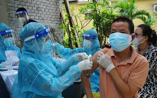 Covid-19 en Vietnam: leve disminución en casos nuevos y más de cinco mil recuperados - ảnh 1