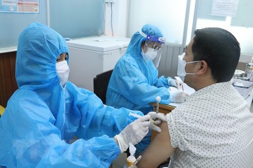 Vietnam supera a varios países de la región en velocidad de vacunación contra el covid-19 - ảnh 1