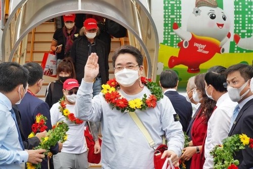 Phu Quoc ha recibido mil turistas internacionales portadores de pasaportes de vacunación - ảnh 1