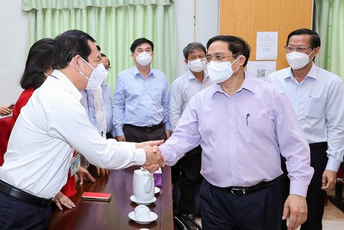 El primer ministro vietnamita destaca aportes del sector de la salud de Ciudad Ho Chi Minh - ảnh 1
