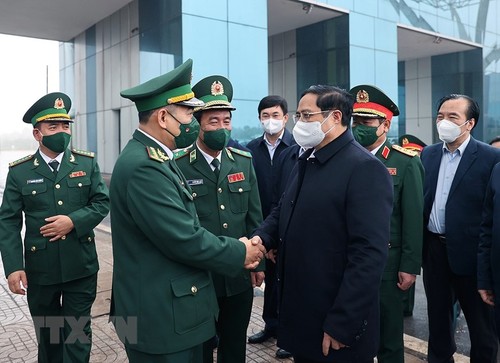 Primer ministro se reúne con guardias fronterizos en la provincia de Quang Ninh - ảnh 1