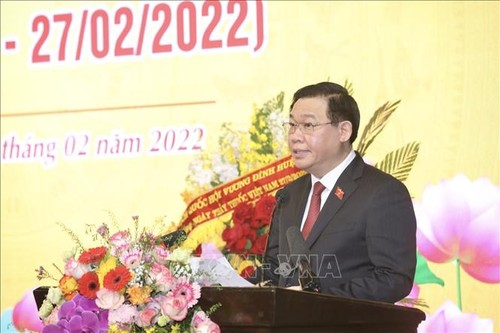 Líder parlamentario se reúne con trabajadores del Hospital de Amistad Viet Duc - ảnh 1