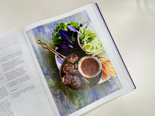 El Bun cha de Vietnam introducida en el libro de cocina de la reina Elizabeth II - ảnh 1