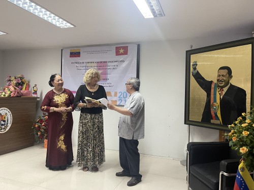 Venezuela aprecia la participación de poetas vietnamitas en Feria Internacional del Libro - ảnh 1