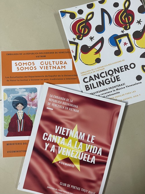 Venezuela aprecia la participación de poetas vietnamitas en Feria Internacional del Libro - ảnh 2