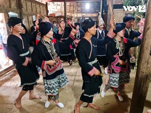 Una fiesta tradicional particular del grupo étnico Dao Tien en Moc Chau - ảnh 2