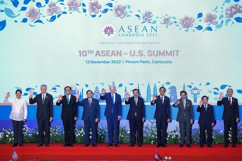 Premier vietnamita participa en Cumbres de la ASEAN con Japón, Estados Unidos y Canadá - ảnh 2